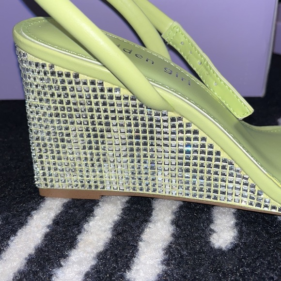 Madden Girl Wedge. Size 8, new- never worn! - Picture 7 of 7